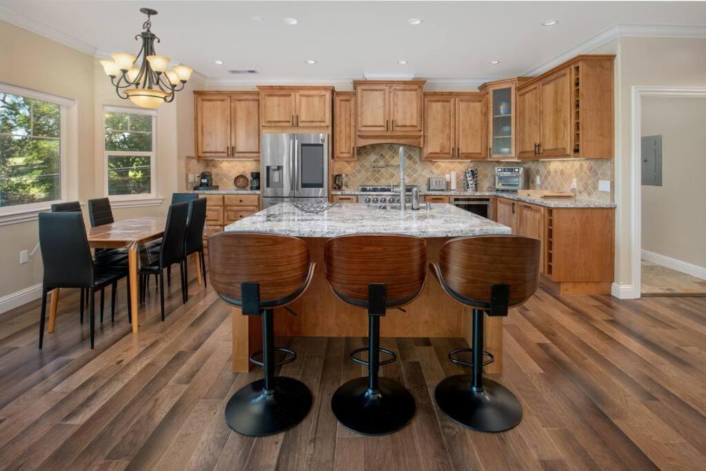New Luxury Lake House In Pine Mountain Lake Close To Yosemite! Perfect For All Seasons! Great For Retreats, Getaways, Celebrations, And More! Groveland Ngoại thất bức ảnh