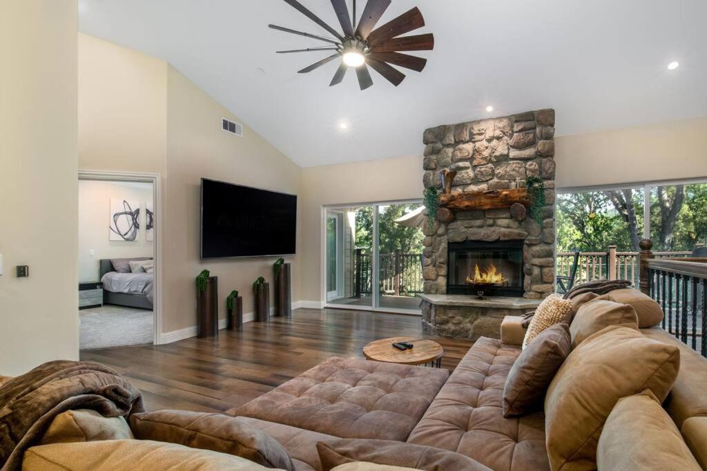 New Luxury Lake House In Pine Mountain Lake Close To Yosemite! Perfect For All Seasons! Great For Retreats, Getaways, Celebrations, And More! Groveland Ngoại thất bức ảnh