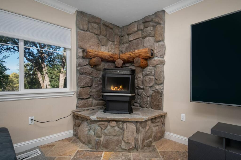 New Luxury Lake House In Pine Mountain Lake Close To Yosemite! Perfect For All Seasons! Great For Retreats, Getaways, Celebrations, And More! Groveland Ngoại thất bức ảnh