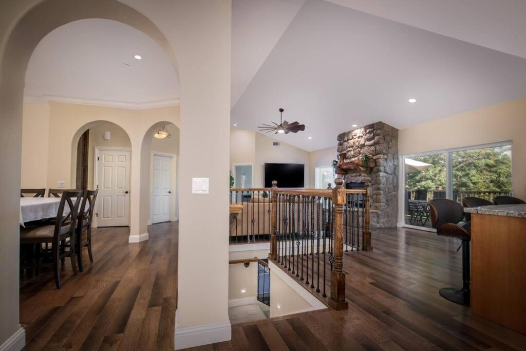 New Luxury Lake House In Pine Mountain Lake Close To Yosemite! Perfect For All Seasons! Great For Retreats, Getaways, Celebrations, And More! Groveland Ngoại thất bức ảnh