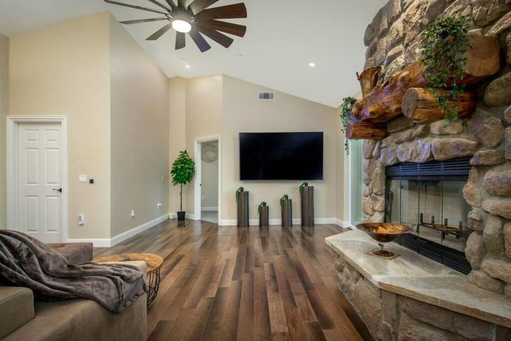 New Luxury Lake House In Pine Mountain Lake Close To Yosemite! Perfect For All Seasons! Great For Retreats, Getaways, Celebrations, And More! Groveland Ngoại thất bức ảnh